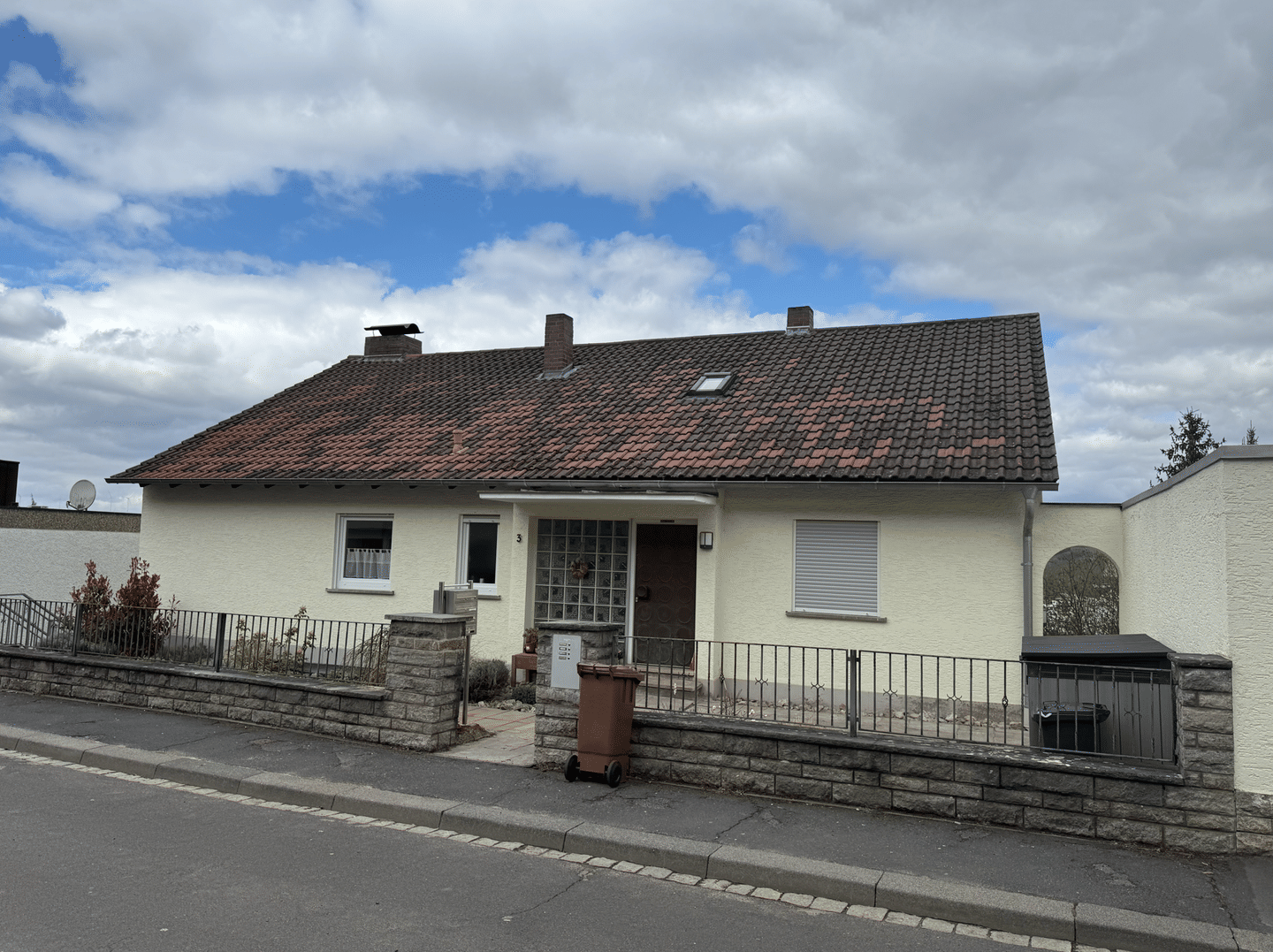 Frisch Sanierte 2-Zimmer Wohnung im Grünen, 97082 Würzburg (Altstadt Heidingsfeld Steinbachtal Zellerau)