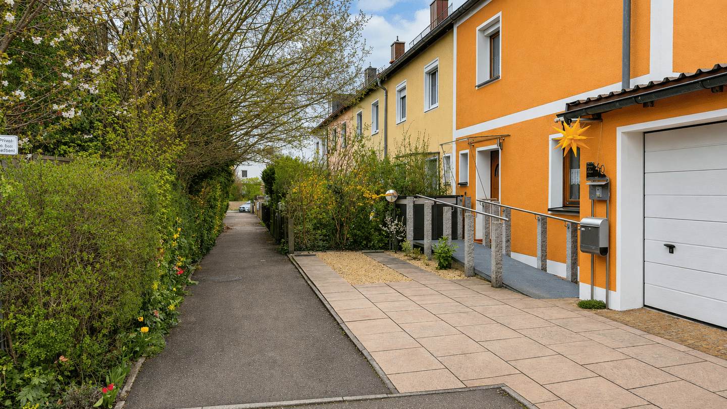 Umfangreich modernisiertes 6-Zimmer-Reihenhaus mit PV-Speicher, Garten und Garage, 85055 Ingolstadt