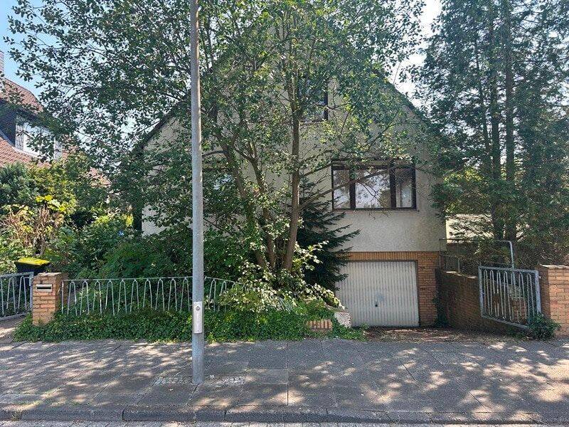 Sanierungsbedürftiges und vollunterkellertes Ein bis Zweifamilienhaus in Burgdorf, 31303 Burgdorf