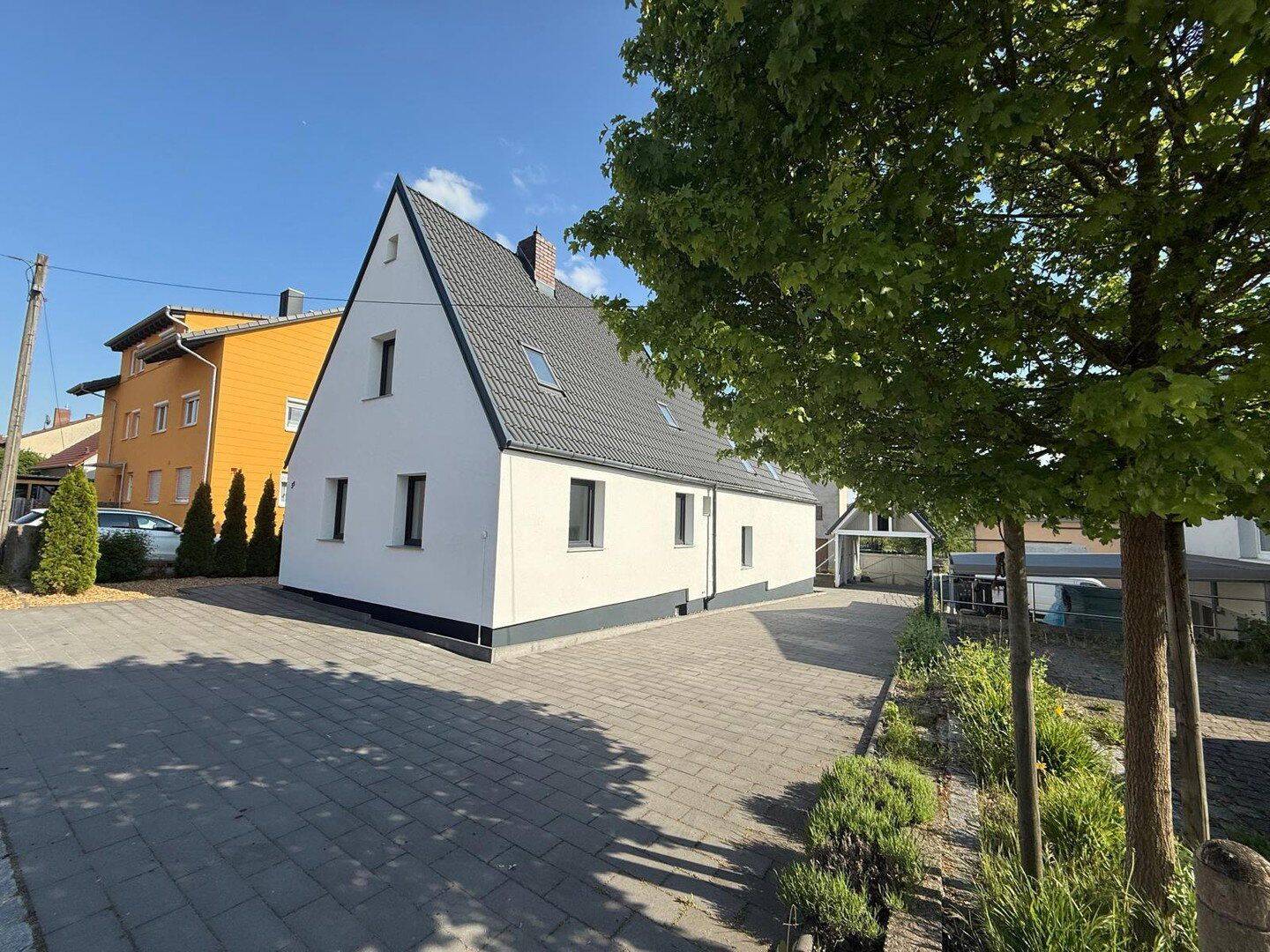 Modernisiertes Einfamilienhaus mit separatem Wohnbereich und großem Garten in Lonnerstadt, 91475 Lonnerstadt