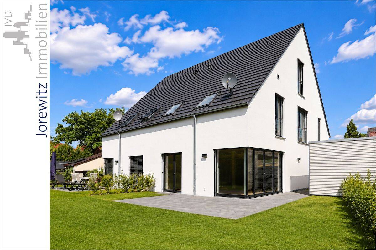 Bi-Senne: Moderne und helle Doppelhaushälfte (KfW-Effizienzhaus 55) mit Garten und Carport, 33659 Bielefeld (Senne)