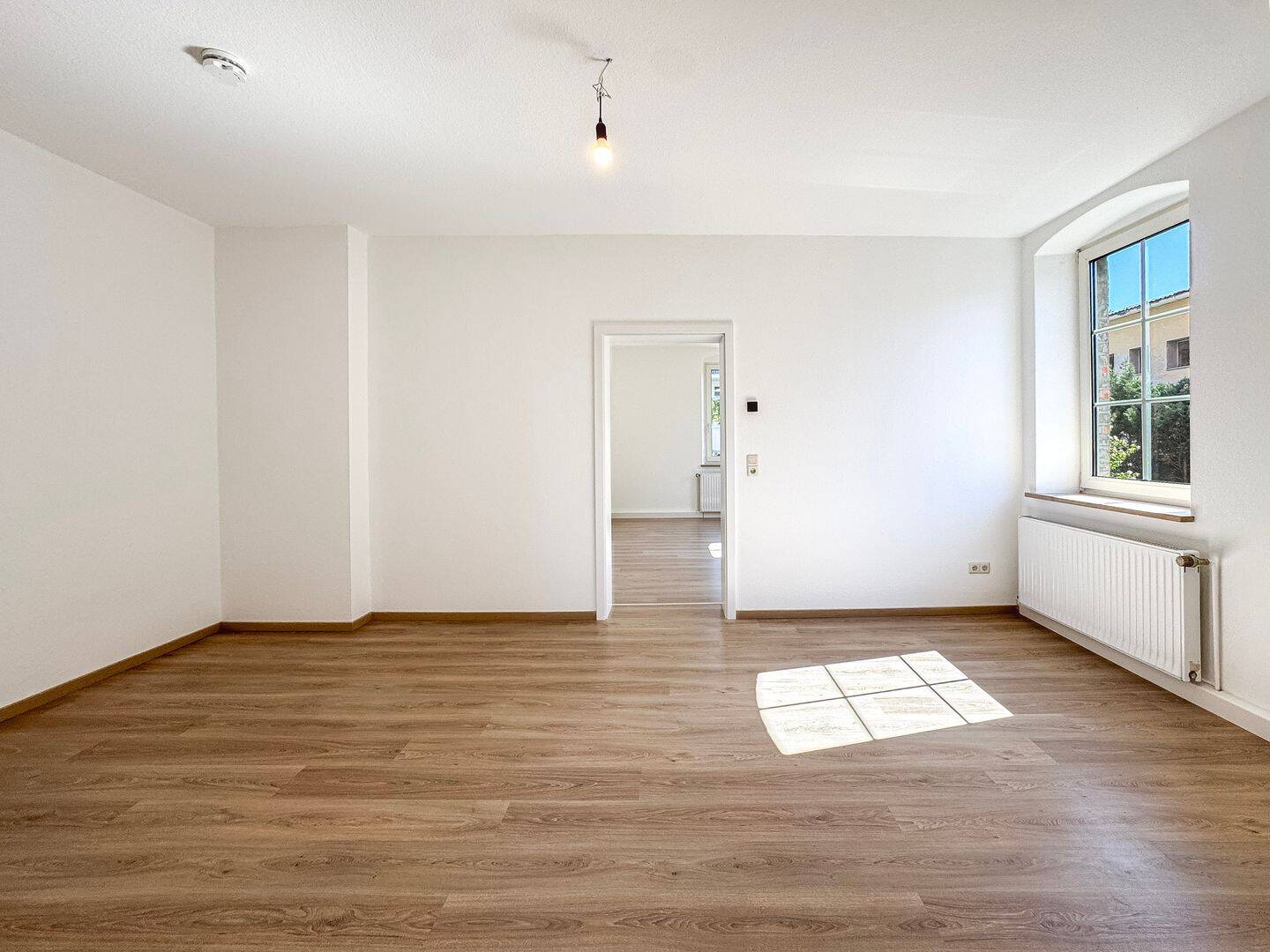 Charmante, vollständig renovierte 3-Zimmer-Wohnung mit Carport am Fuße des „Mariahilfberg“, 92224 Amberg