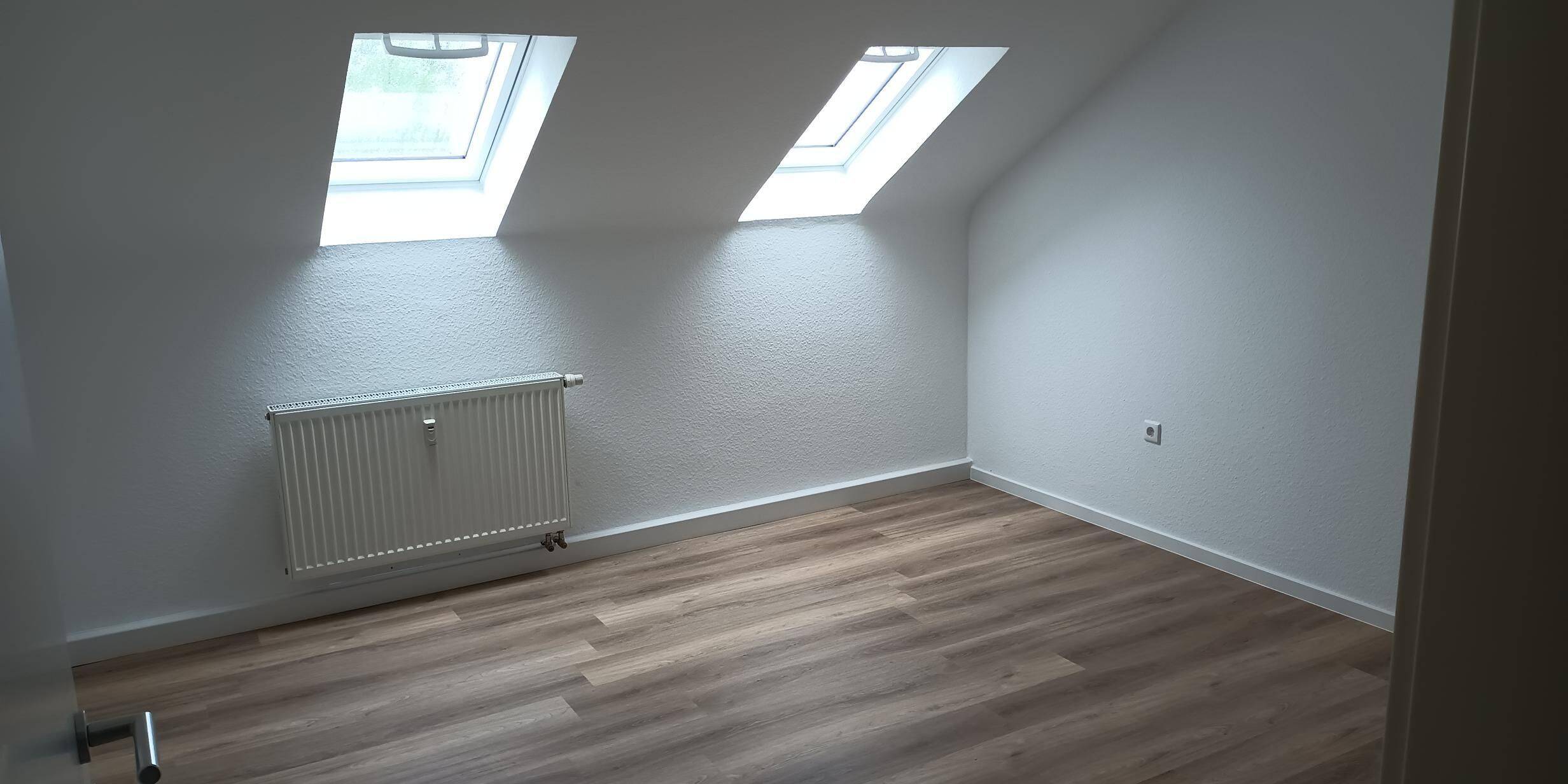 2-Zimmer Wohnung | renoviert | Vinylböden | Badezimmer mit Fenster, 97990 Weikersheim