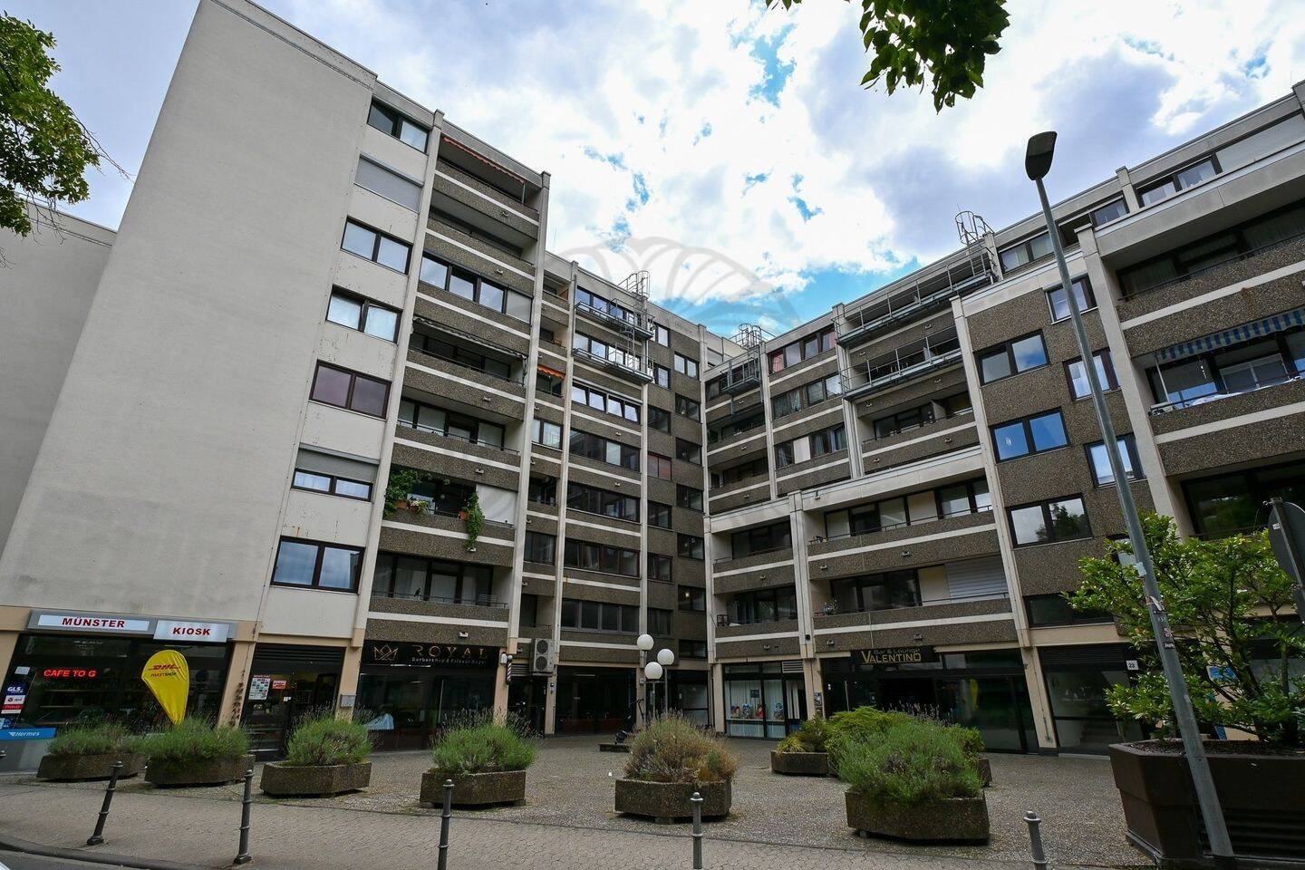 Mainz: Zentrale 2-Zimmer-Wohnung mit Tiefgaragenstellplatz!, 55116 Mainz (Altstadt Neustadt Oberstadt)