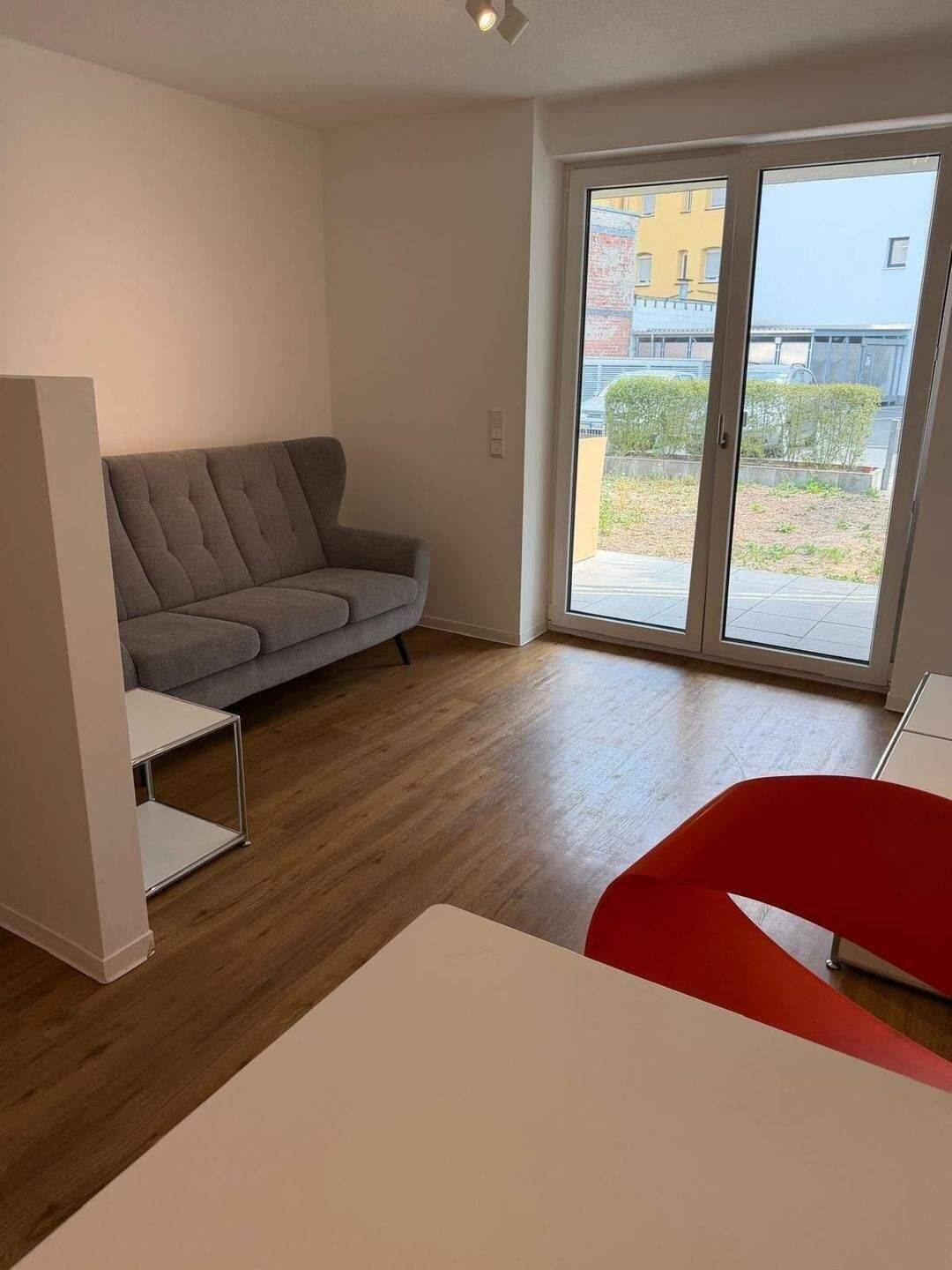 Ab sofort – möblierte 1-Zimmer-Wohnung mit kleinem Garten, 90431 Nürnberg