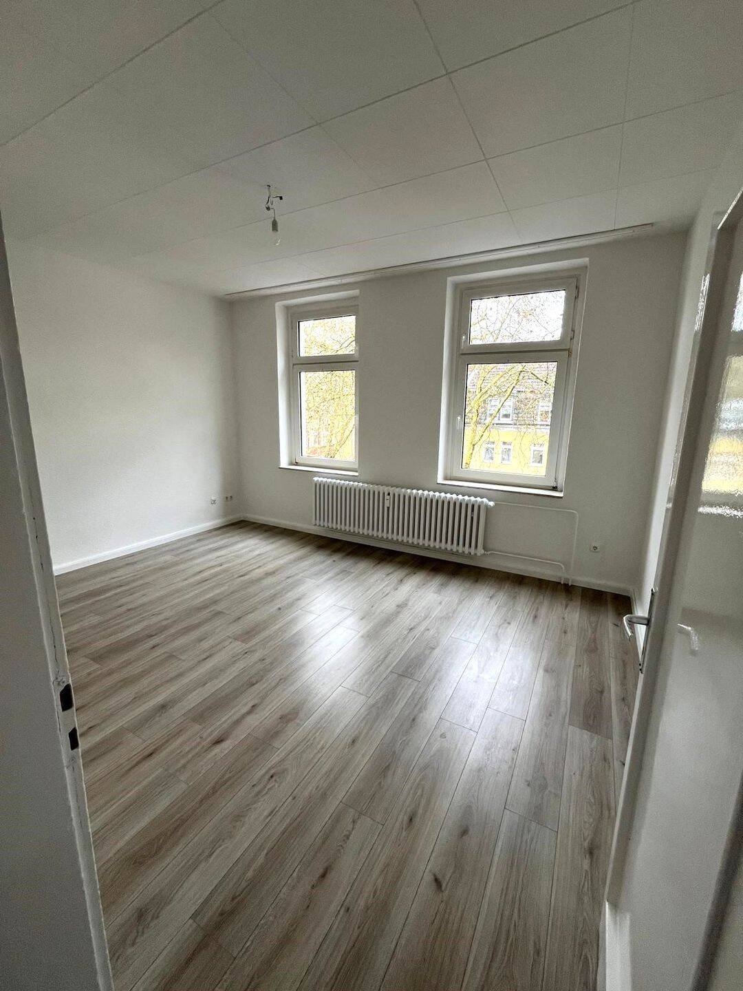 Sommer Special “ 1.000,00 € Gutschein bei Anmietung “ Renovierte 3 Zimmer Wohnung zu vermieten, 47137 Duisburg (Mittelmeiderich Obermeiderich Untermeiderich)