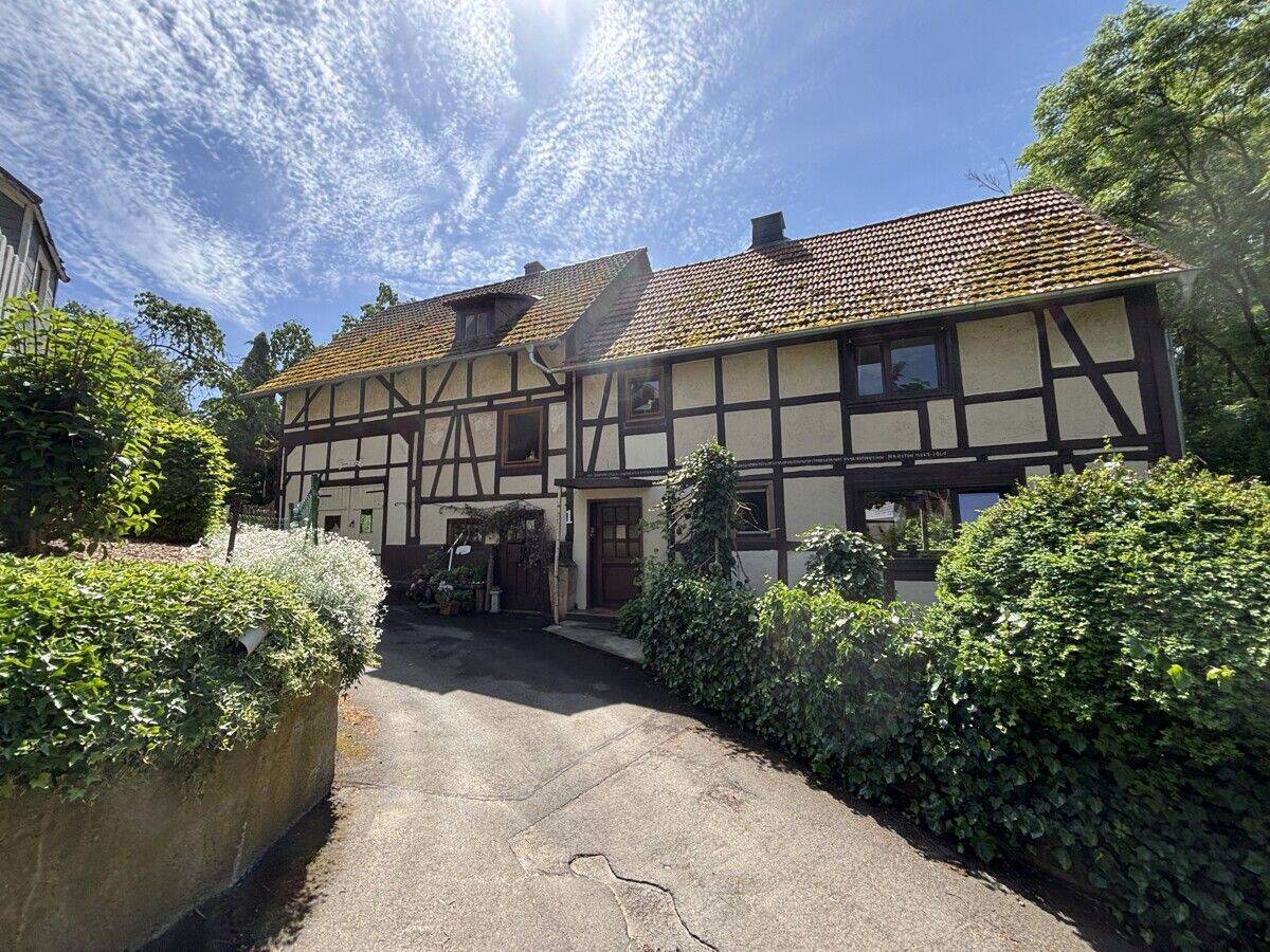 Historisches Fachwerkhaus mit Scheune und romantischem Garten, 34225 Baunatal