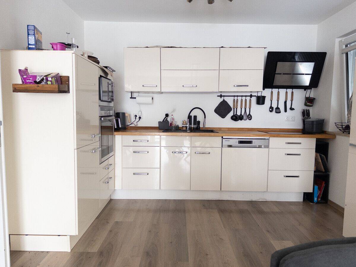 Schöne  3-ZKB mit großem Balkon! Zzgl. Garage und Stellplatz, 86647 Buttenwiesen