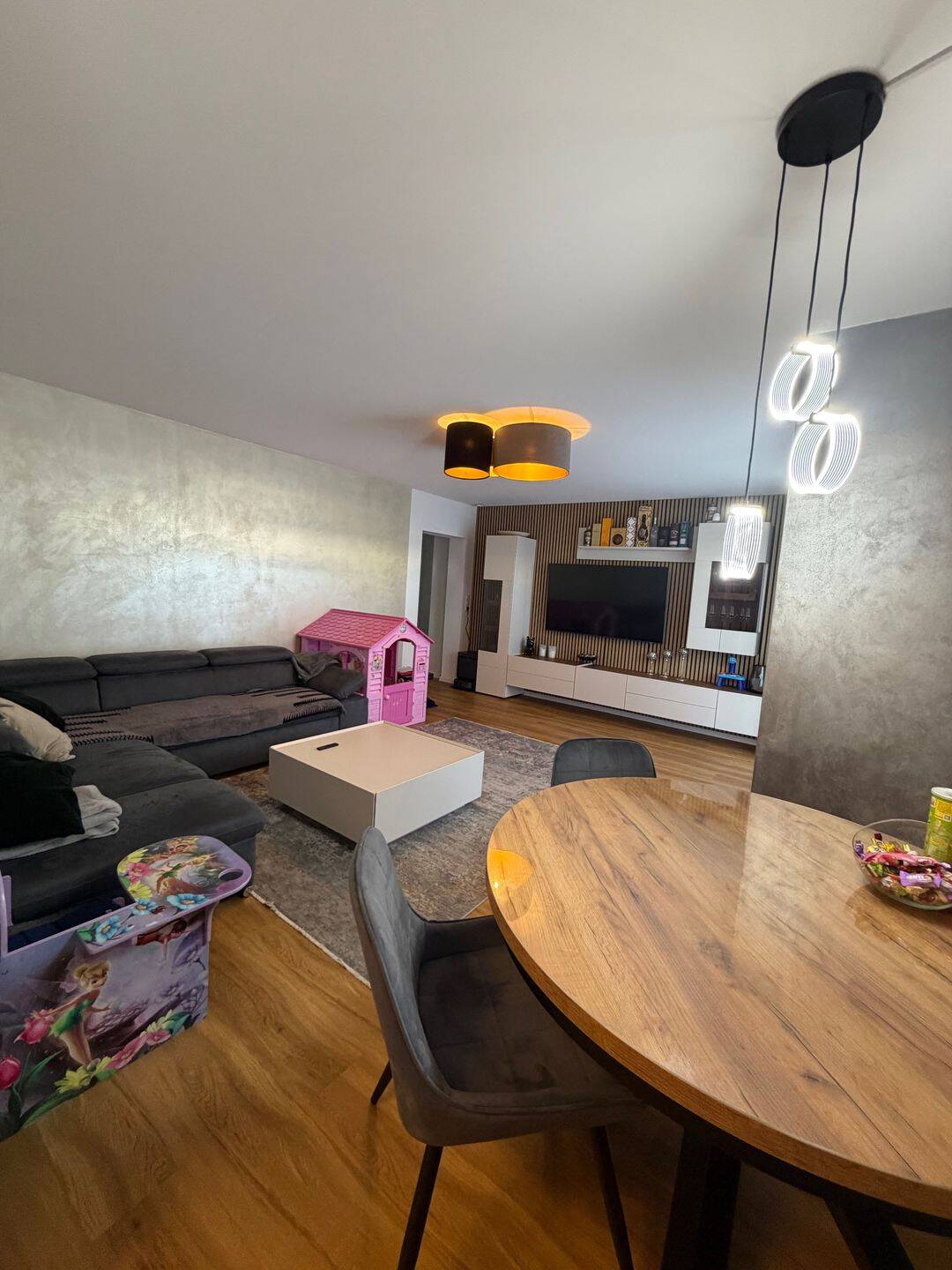 Provisionsfrei! Schöne, voll renovierte 3 – Zimmerwohnung mit Süd/West Terrasse/ in Zentrum von Neutraubling, 93073 Neutraubling
