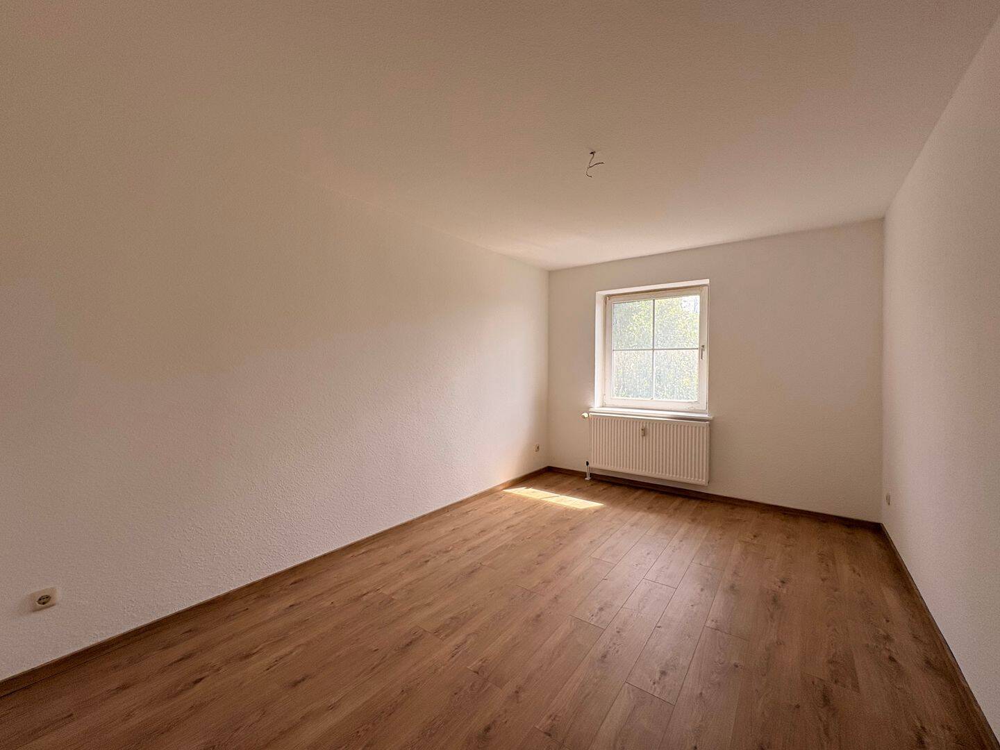 Mit neuem Fußboden: modernisierte 2-Zimmer-Wohnung in Torgau!, 4860 Torgau