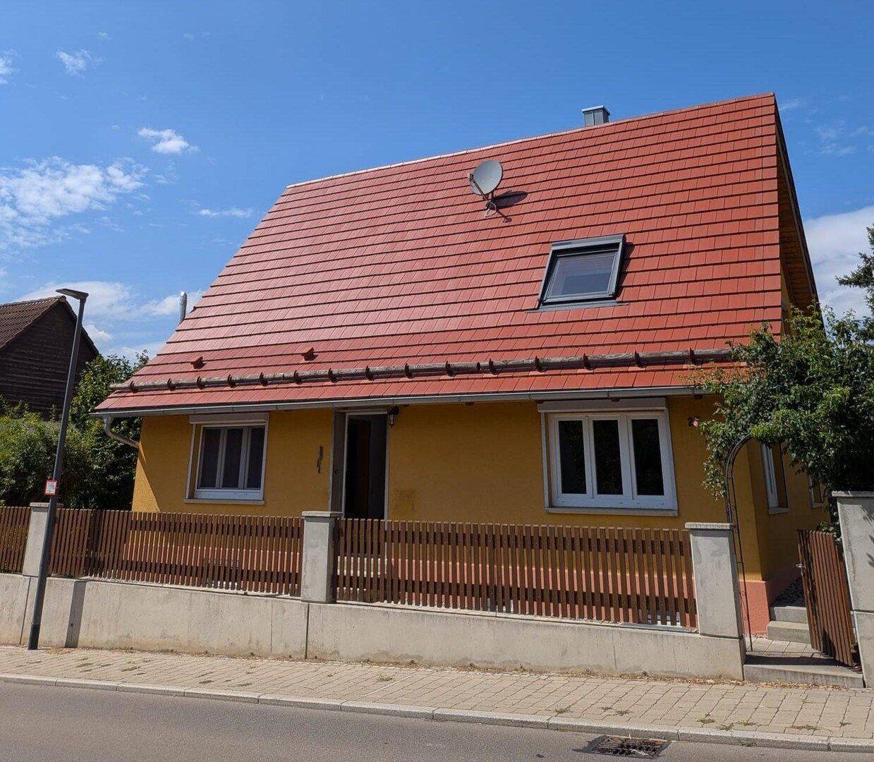 Freistehendes Haus, wunderschöner Garten und Freisitz, sofort frei + Ohne Provision, 89176 Asselfingen