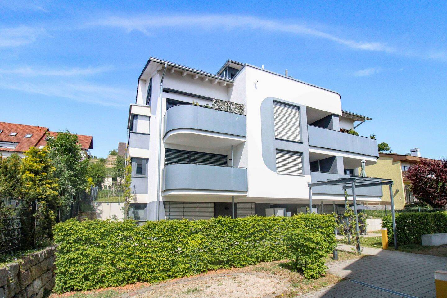 Moderne 4-Zimmer Wohnung mit Balkon, En-Suit Bad und Stellplatz in Asperg, 71679 Asperg