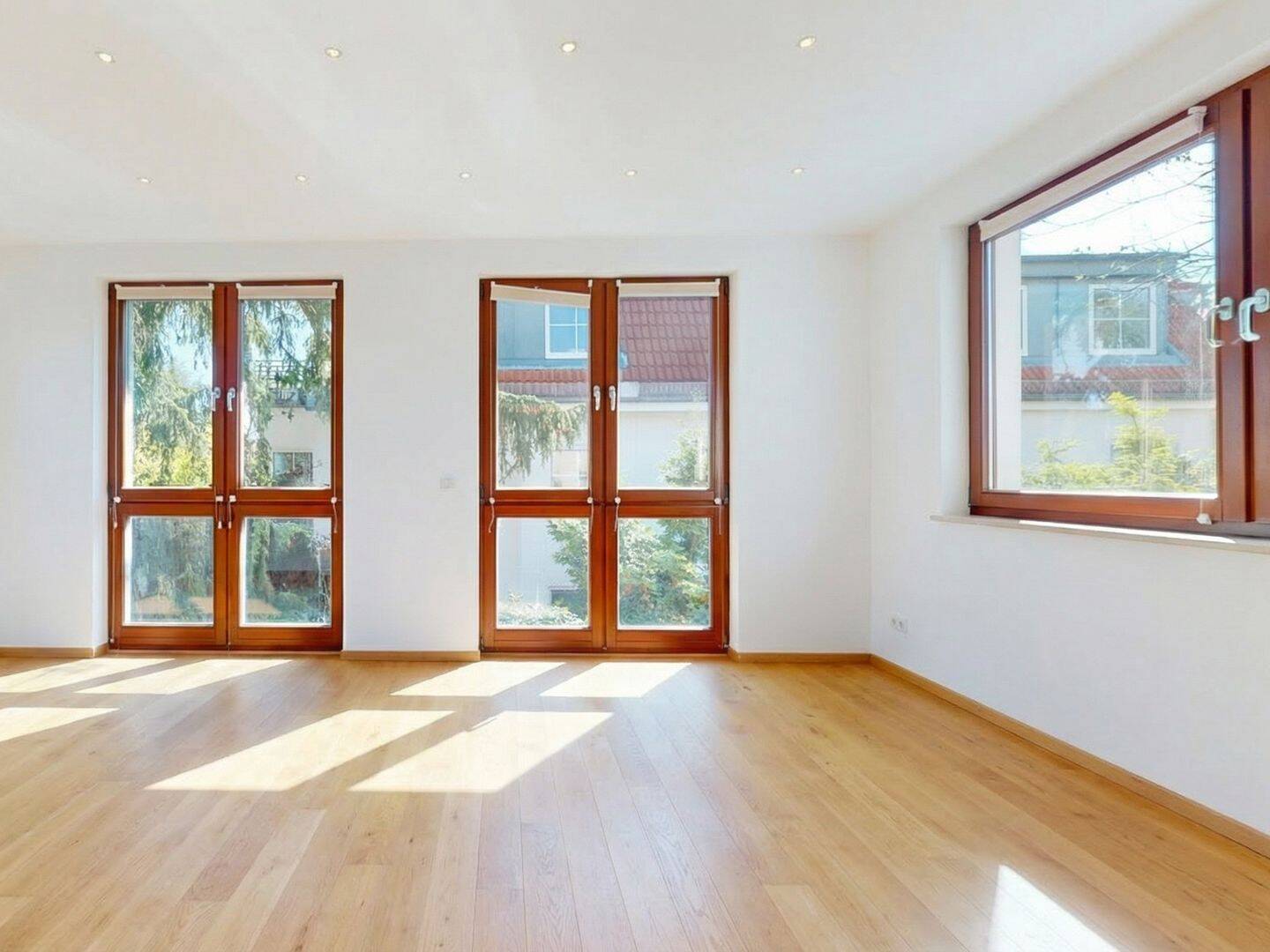 Viel Platz für Familie & Leben: Großes Einfamilienhaus mit Terrassen und Garten, 12309 Berlin (Tempelhof-Schöneberg Lichtenrade)