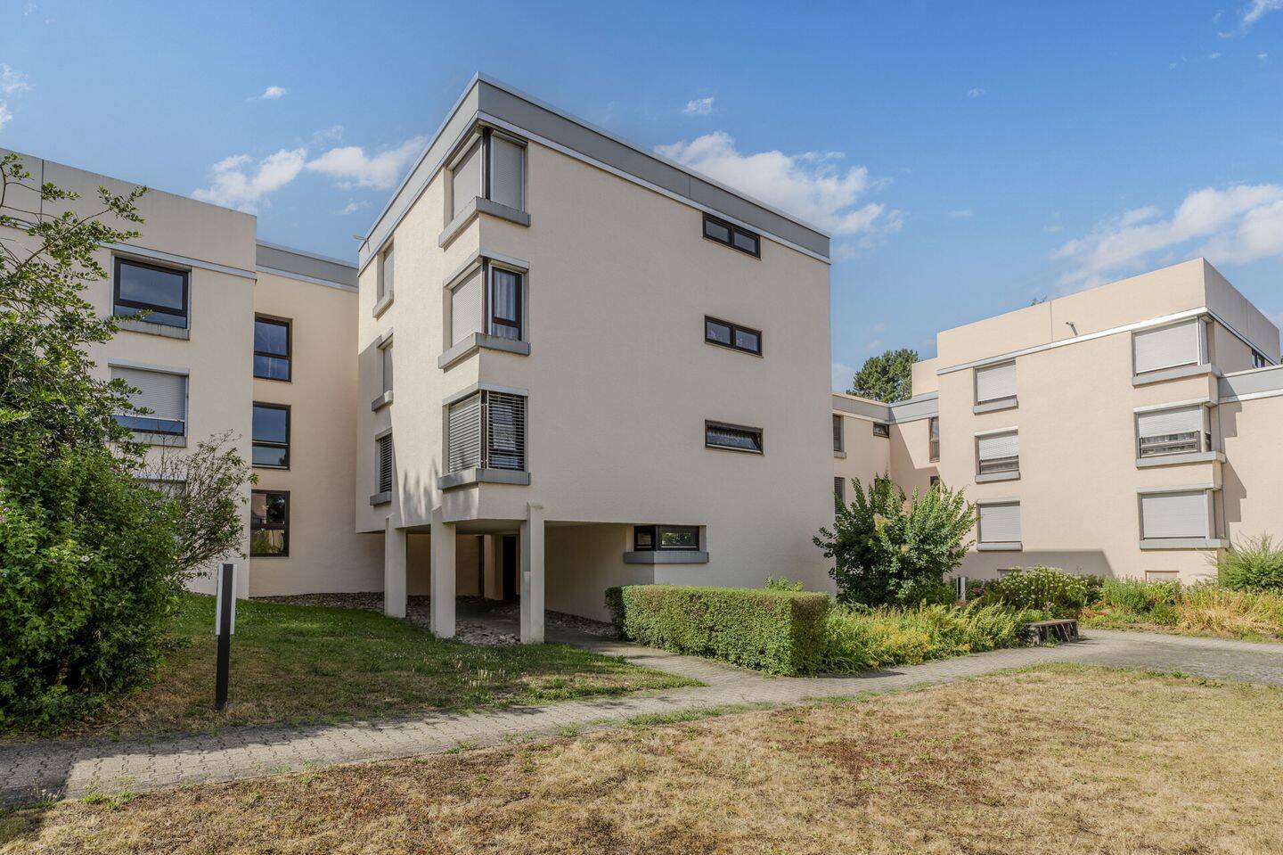 Bezugsfreie 2,5-Zimmer-Wohnung mit Balkon und Tiefgarage auf Erbbaugrundstück, 71701 Schwieberdingen