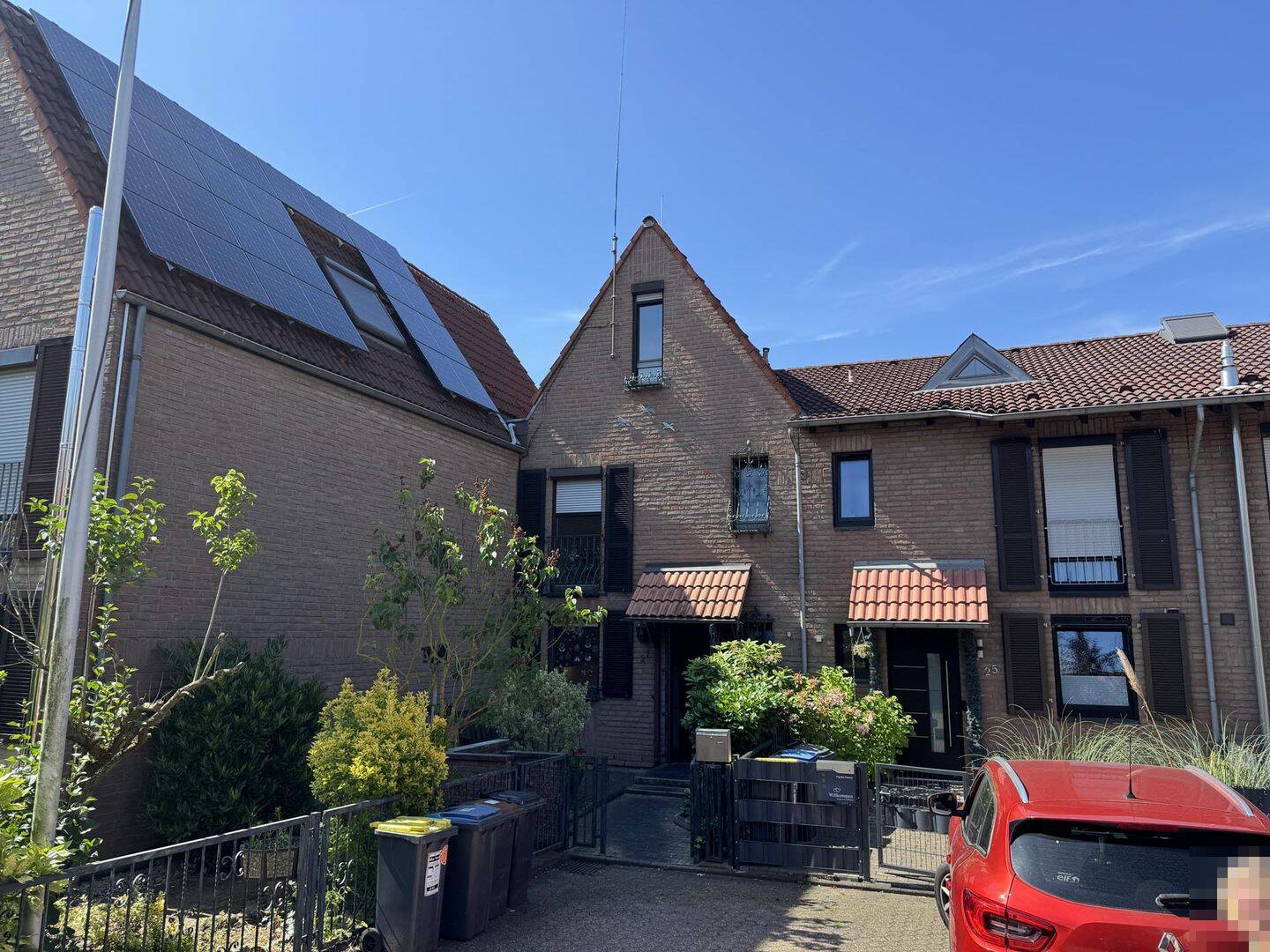 Ideales Familienhaus in ruhiger Wohnlage mit großem Platzangebot, Garage und Carport, 50765 Köln (Chorweiler Blumenberg Esch Esch/Auweiler Volkhoven/Weiler)