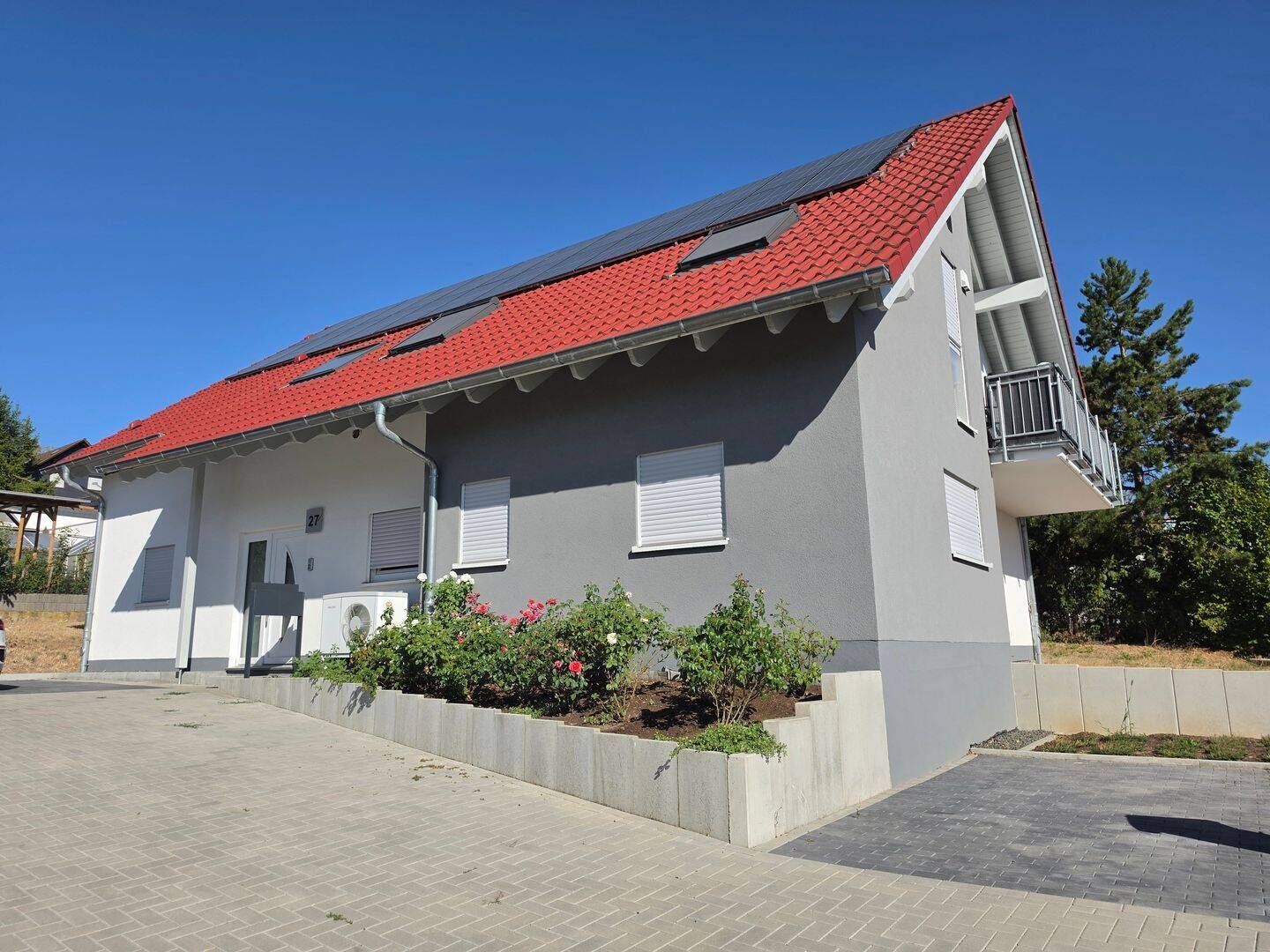 Moderne neuwertige Mietwohnung [116m²/WoFlV] im EG eines Zweifamilienhauses – 3 Zimmer – gehoben