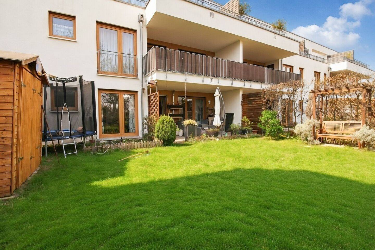 Ihr Rückzugsort in Wiesbaden: Stilvolles Wohnen mit Terrasse & Garten, 65199 Wiesbaden (Biebrich Dotzheim Frauenstein Wiesbaden)