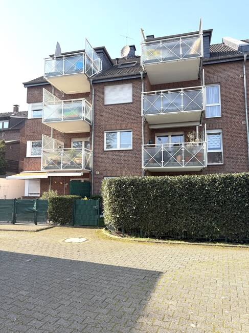 Gepflegte 2 Zimmer Wohnung mit Balkon u. Garage in ansprechendem Haus mit Aufzug in Rheinhausen, 47226 Duisburg (Bergheim Hochemmerich Rheinhausen-Mitte)