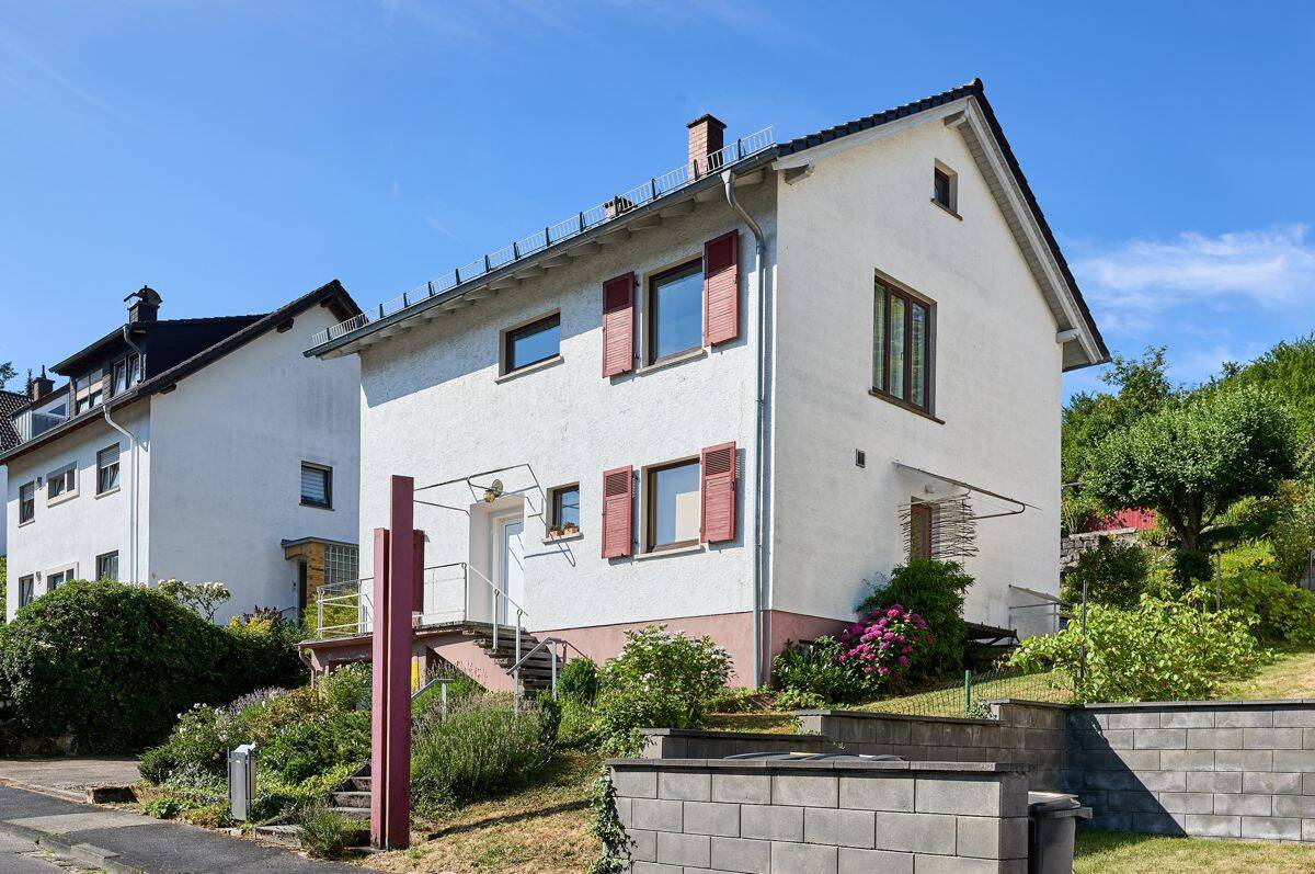 WIESBADEN-SONNENBERG! Freistehendes Einfamilienhaus in familienfreundlicher Premiumlage, 65193 Wiesbaden (Sonnenberg Wiesbaden)