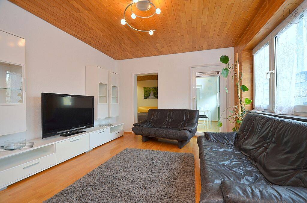 Schön möblierte 2-Zimmer Wohnung mit Loggia in Stuttgart Mitte, fußläufig zum HBF, 70174 Stuttgart (Mitte Nord West)