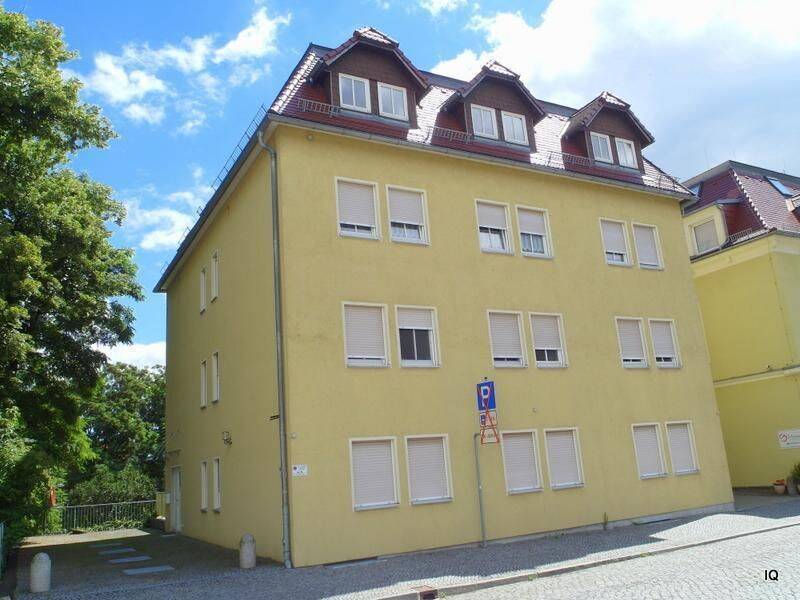 Gemütliche 2-Zimmer-Dachwohnung mit offener Küche & Bad mit Wanne und Dusche