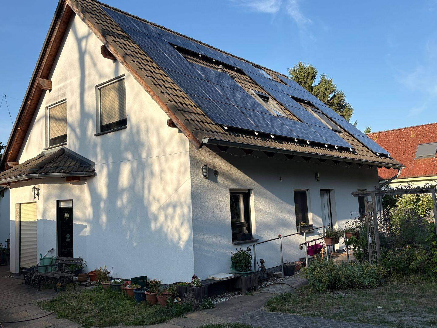 Modernes Wohnhaus mit Einliegerwohnung mit großem Garten in außergewöhnlicher Lage