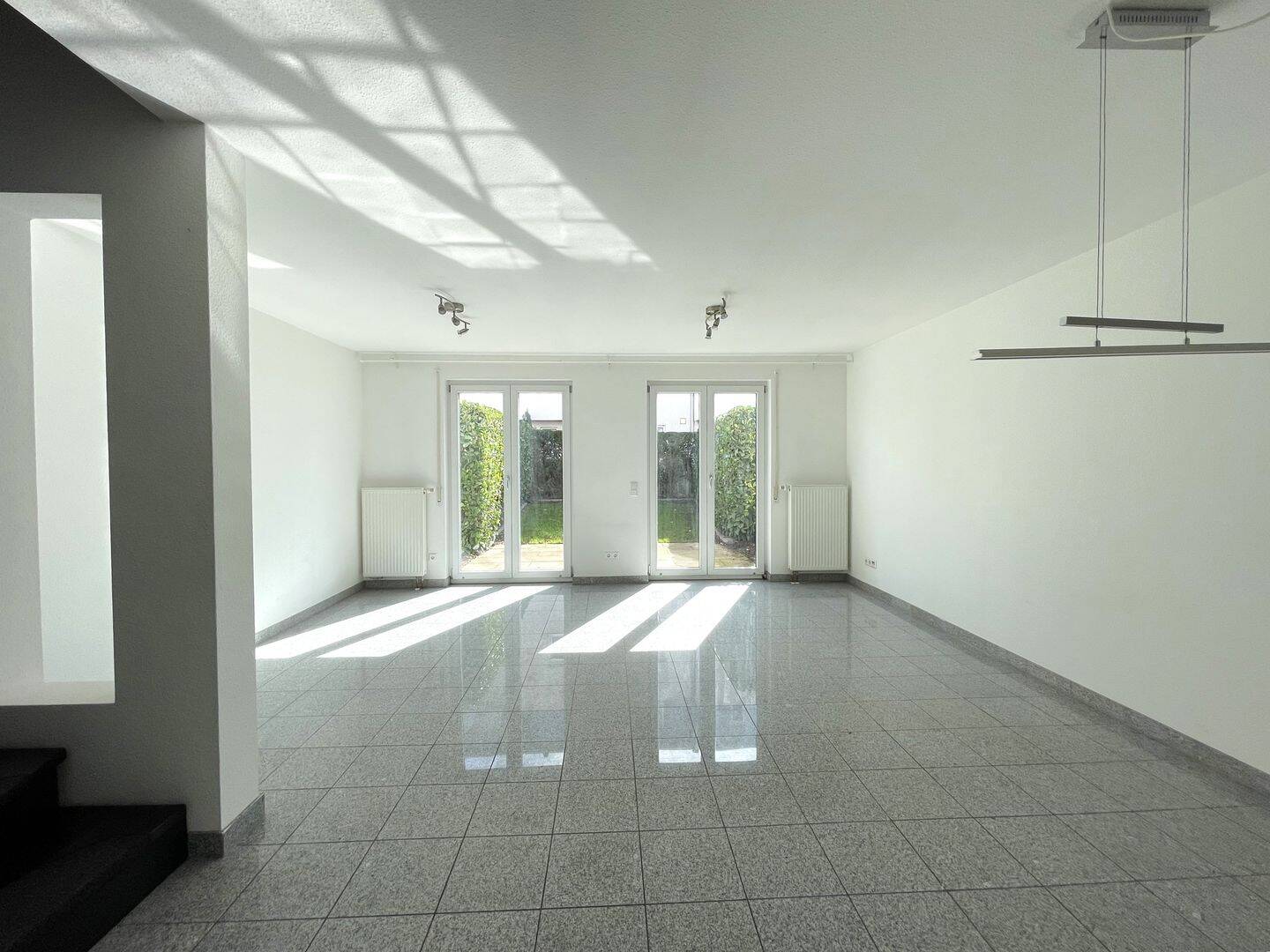 Schönes Reihenmittelhaus in Ostfildern-Scharnhausen zu vermieten, mit eigener Doppel-Garage!, 73760 Ostfildern