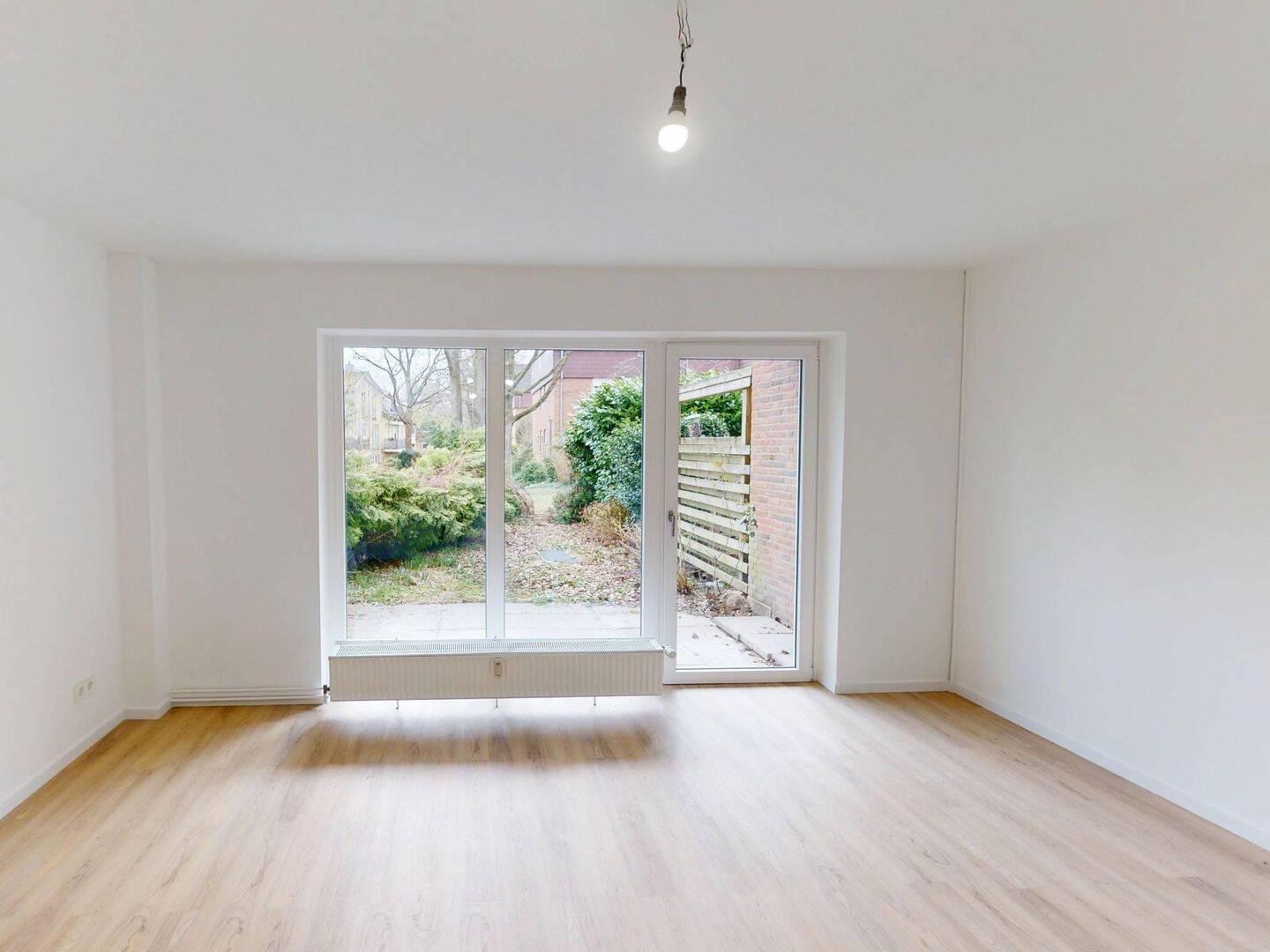 Ein Zuhause zum WOHLFÜHLEN – 2-Zimmer-Wohnung mit BALKON & EBK, 22559 Hamburg (Altona Rissen)