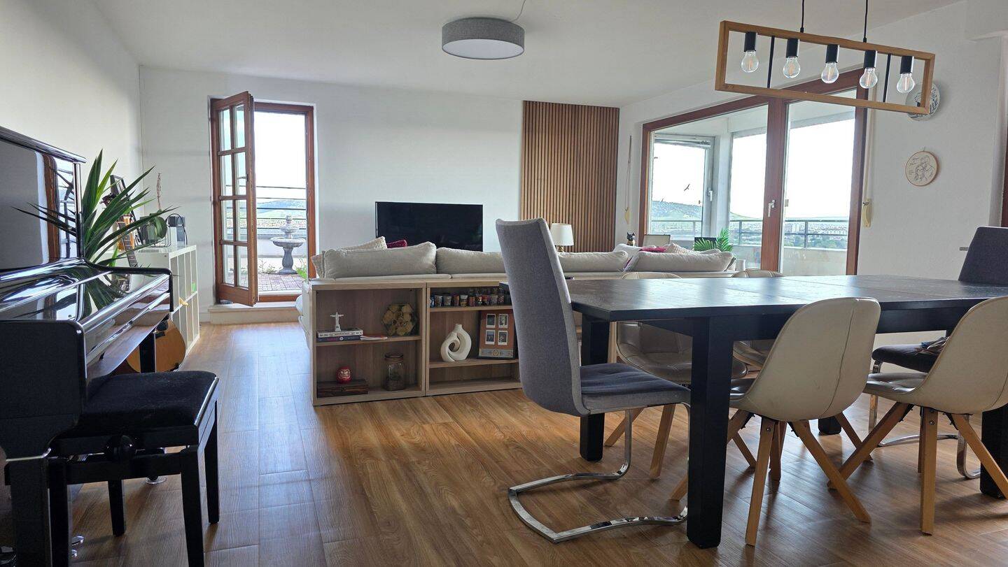 Über den Dächern von Waiblingen: Möblierter 4-Zimmer-Wohntraum mit wunderschöner 36 m² Dachterrasse!, 71334 Waiblingen