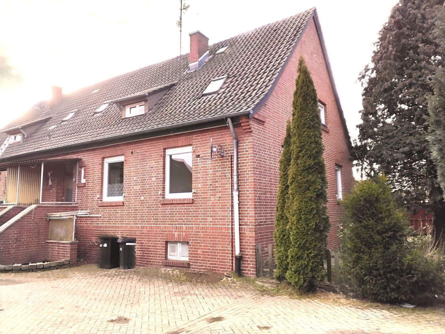 RESERVIERT!! Geräumige Doppelhaushälfte mit Vollkeller, Nebengebäude und großem Grundstück im ruhigen Gildehaus – Ideal für Handwerker, 48455 Bad Bentheim