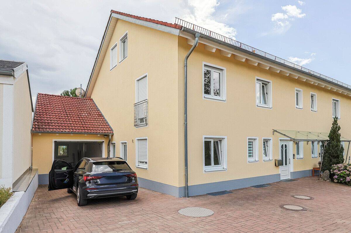 Gepflegte Doppelhaushälfte mit Blick ins Grüne in Kipfenberg-Pfahldorf, 85110 Kipfenberg