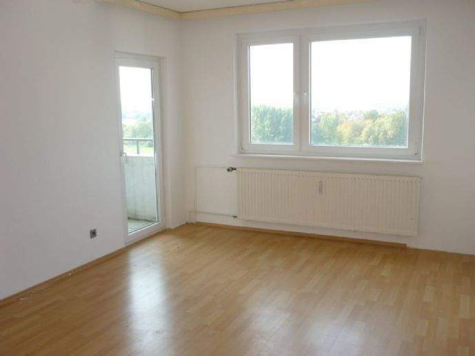 Uetersen Zentrum Großzügige 3,5 Zimmer + Küche, Wannenbad, Balkon, Aufzug, Stellplatz, 25436 Uetersen