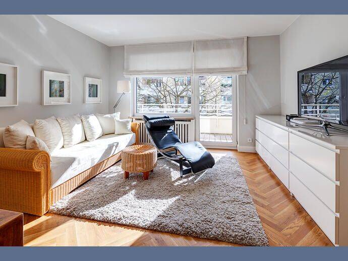 Möbliert: Helle Wohnung mit Südloggia, 81379 München (Sendling Sendling-Westpark Thalk. Obersendl.-Forsten-Fürstenr.-Solln)