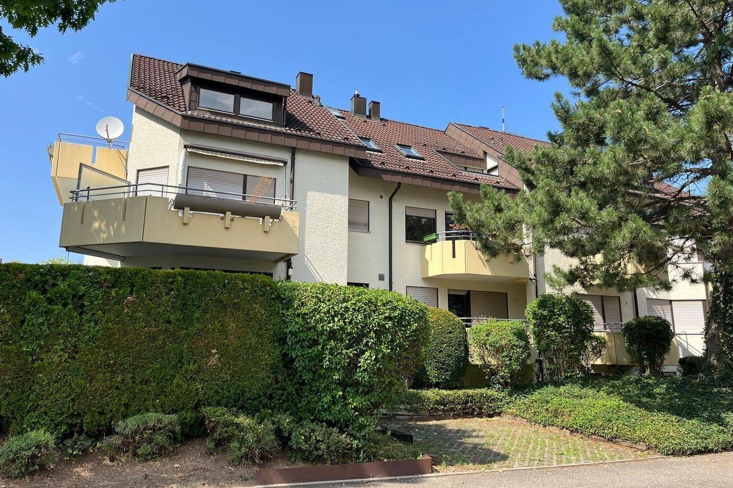 Gut geschnittene 3-Zimmer-Wohnung mit Balkon und 2 Stellplätzen, 70569 Stuttgart (Büsnau Kaltental Vaihingen)