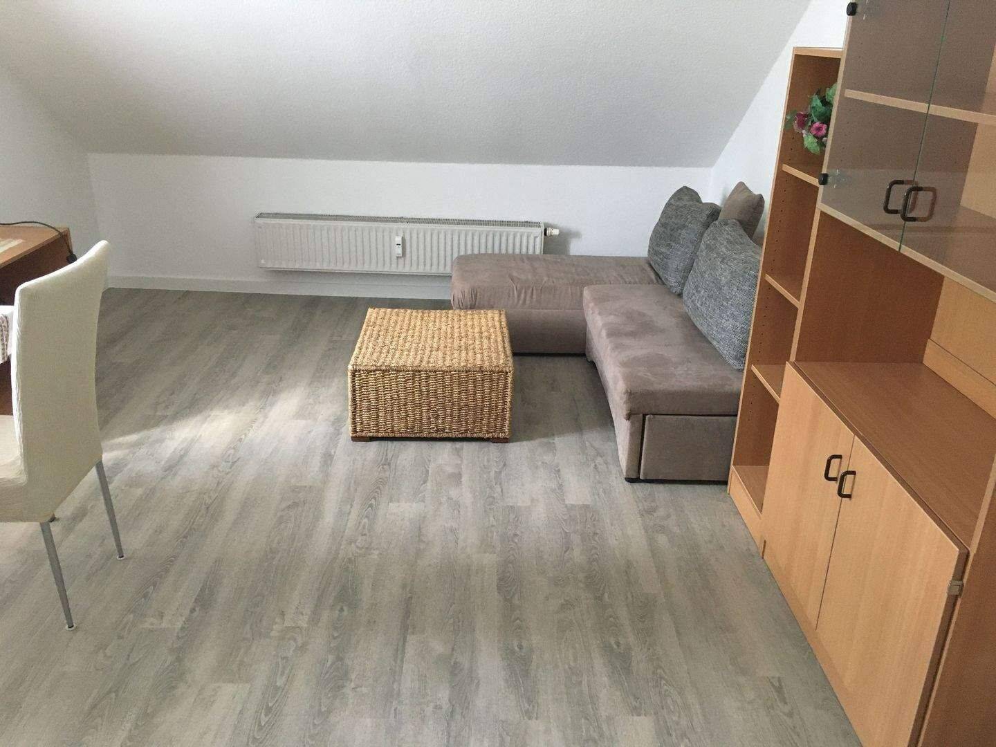Möblierte 2 RW. 53qm. für 1 Person, evtl. Wochenendheimfahrer, 1159 Dresden