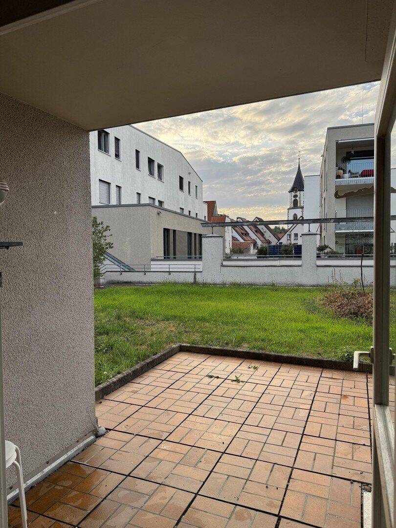Erstbezug nach Renovierung: 3,5 Zimmer, große Terrasse, neue Küche & TG-Stellplatz, 72793 Pfullingen