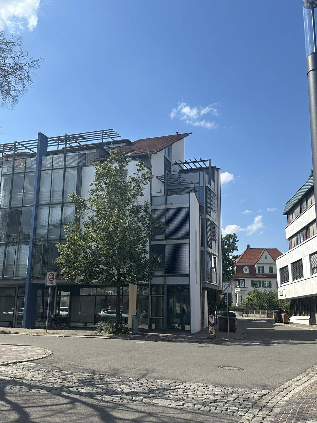 Helle 2-Zimmer Wohnung mit Balkon und Wintergarten im Herzen von Trossingen zu vermieten, 78647 Trossingen