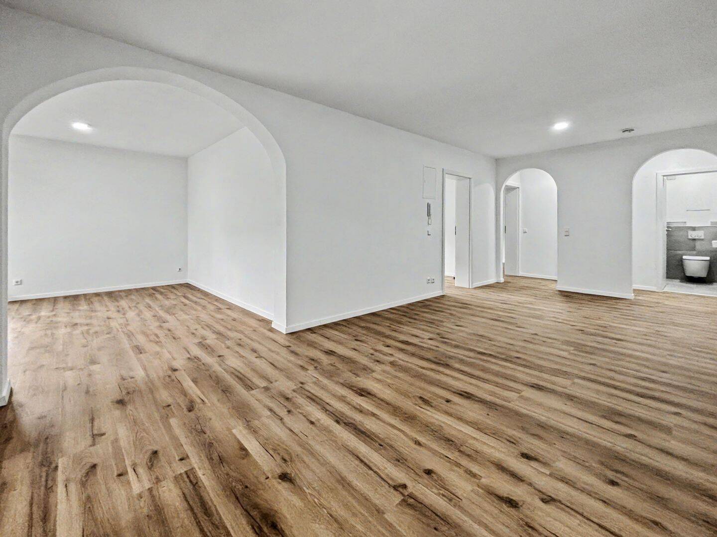 Schöne 4,5-Zimmer-Eigentumswohnung in Albstadt mit Panorama-Ausblick, 2 Balkonen, Garage und Aufzug, 72458 Albstadt