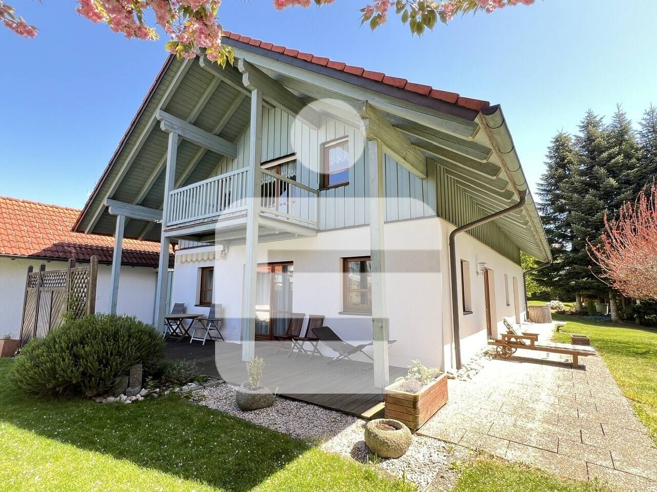 Herrliches Landhaus mit idyllischem Traumgarten mitten in Thyrnau, 94136 Thyrnau