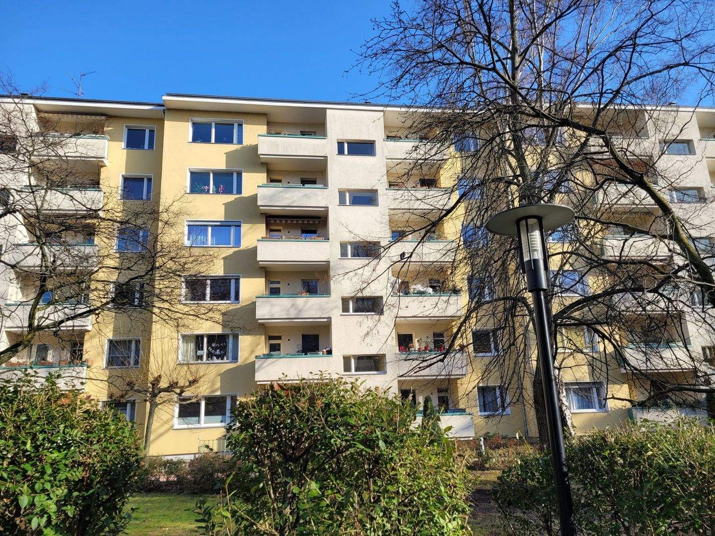 Urbanes Wohnen am KaDeWe – Lichtdurchflutete 3-Zimmer-Wohnung mit Potenzial, 10777 Berlin (Charlottenburg-Wilmersdorf Schöneberg Wilmersdorf)