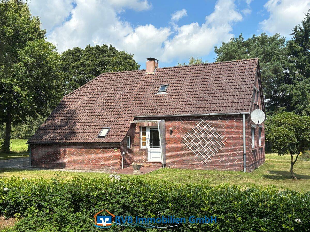 Haus in Fast-Alleinlage, 26446 Friedeburg