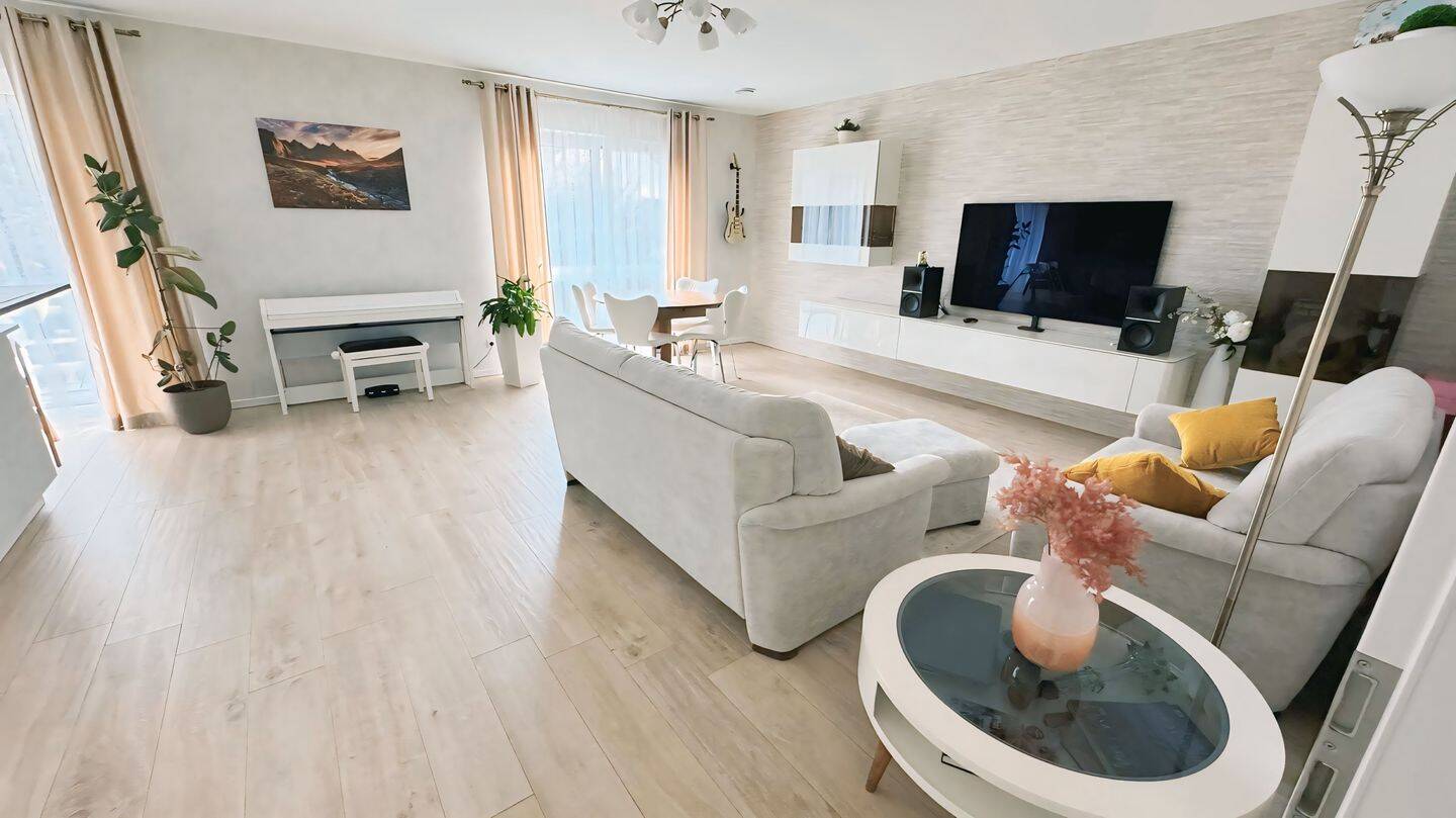Hochwertige teilmöblierte 3-Zimmer-Wohnung mit Balkon in Hamburg-Bramfeld, 22175 Hamburg (Wandsbek Bramfeld)