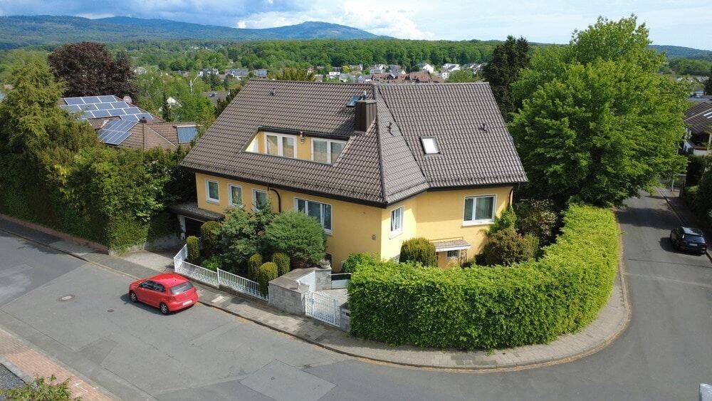 Charmante Immobilie mit Entwicklungspotenzial in Kelkheim-Fischbach, 65779 Kelkheim (Taunus)