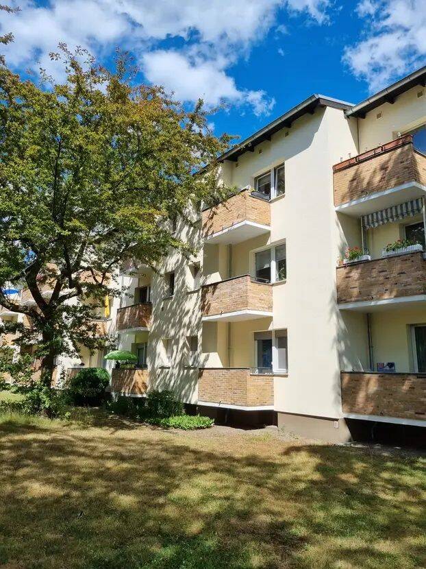 helle 2 Zimmer-Wohnung mit Balkon, saniert, zentral liegend in Berlin-Marienfelde, sofort bezugsfrei