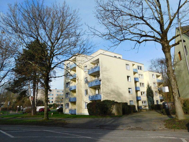 Mit Aufzug und Balkon, ideal im Alter ! Einzugsbereit neu renoviert für Sie!, 44803 Bochum (Altenbochum Laer Wiemelhausen)