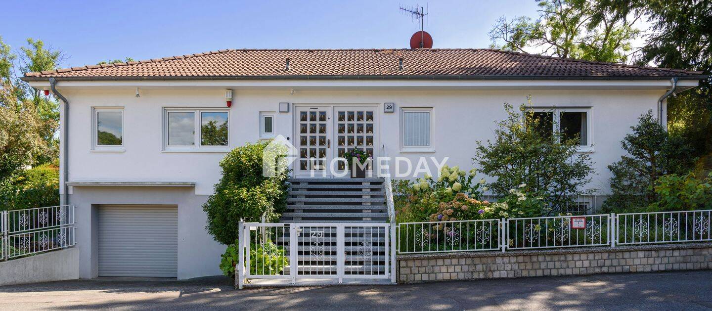 Großzügiger Bungalow mit Einliegerwohnung, Sauna, Kamin, 36 m² Terrasse & Garten in Eppstein, 65817 Eppstein