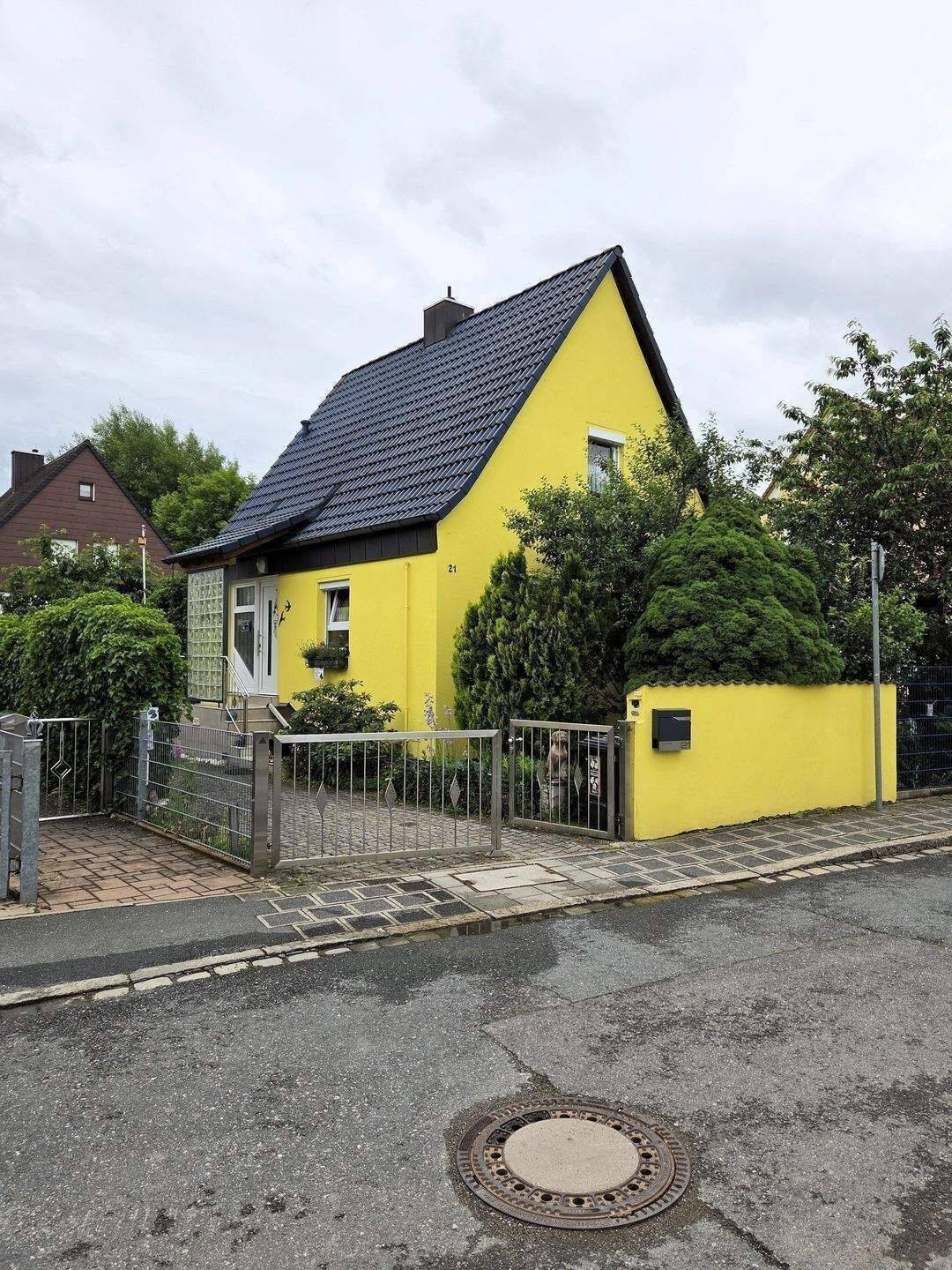 Charmantes Häuschen mit gewachsenem Wohnkomfort und grünem Garten in Nürnberg, 90475 Nürnberg