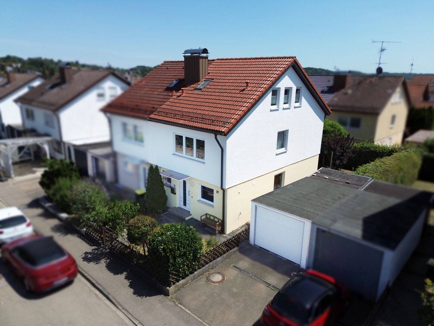 Gepflegte Doppelhaushälfte mit sonnigem Garten, Garage und viel Platz., 89250 Senden