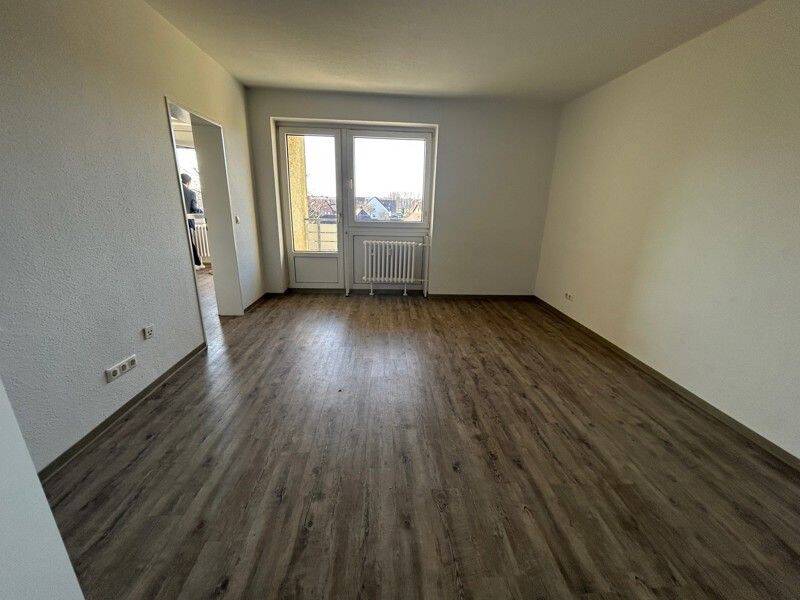 schöne geräumige 3-Zimmer-Wohnung komplett renoviert, 44149 Dortmund