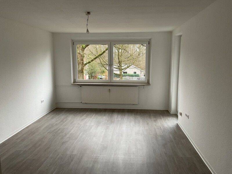 Frisch gestrichene 3-Zimmer Wohnung in Bielefeld Jöllenbeck mit Balkon (WBS), 33739 Bielefeld